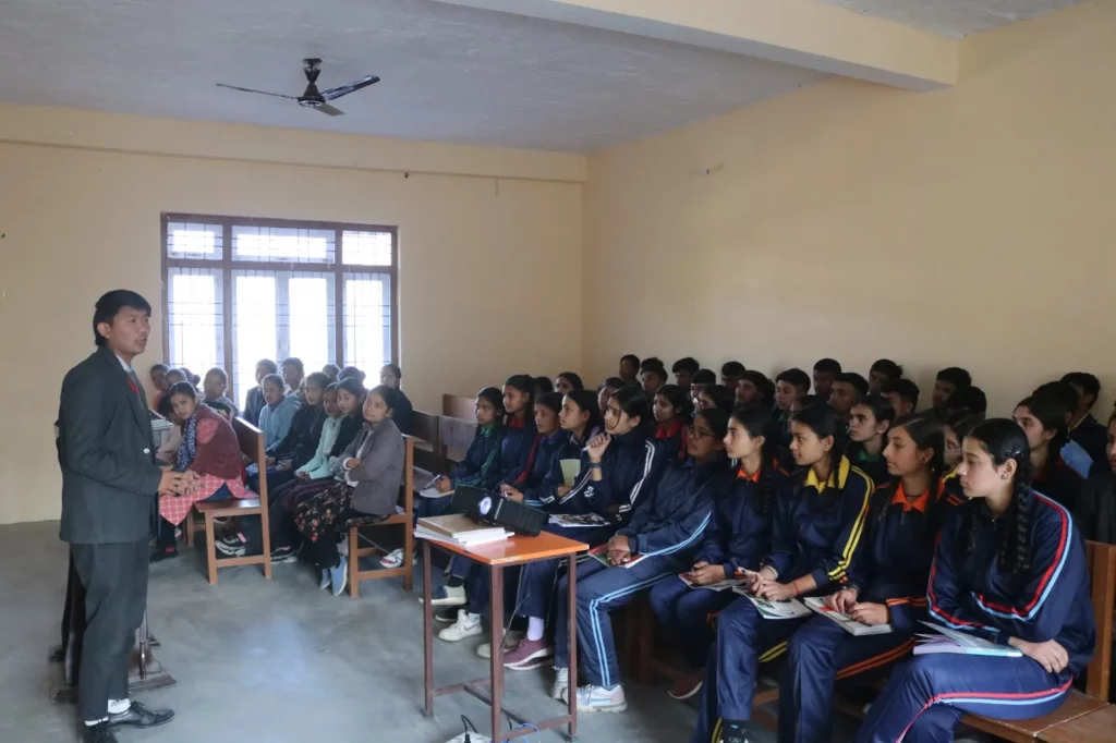 Devalthal students Sessional visit to PGI Pithoragarh College